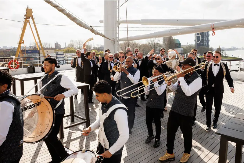 SEN speelt op een bruiloft
