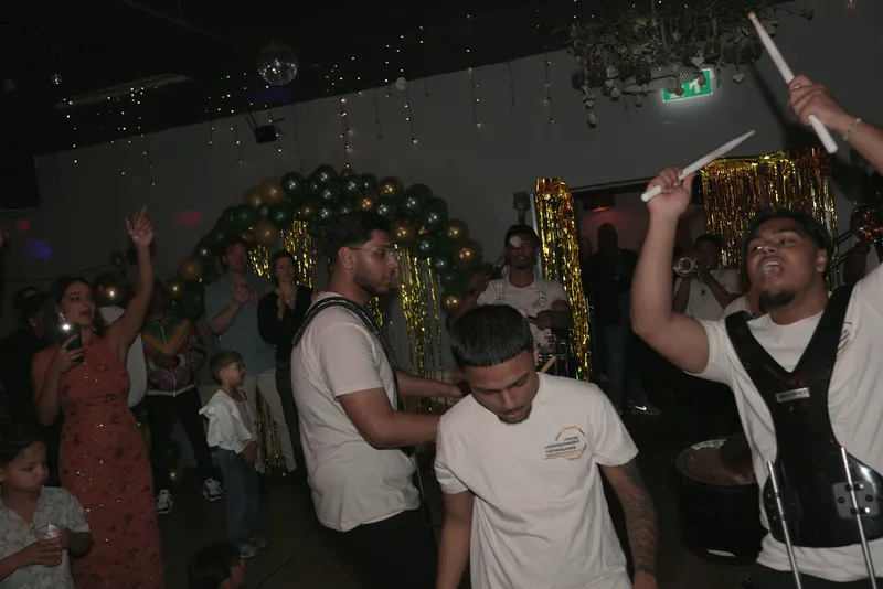 SEN speelt op een verjaardagsfeest