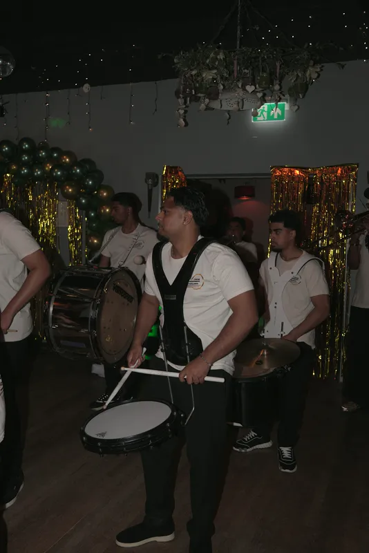 SEN speelt op een verjaardagsfeest